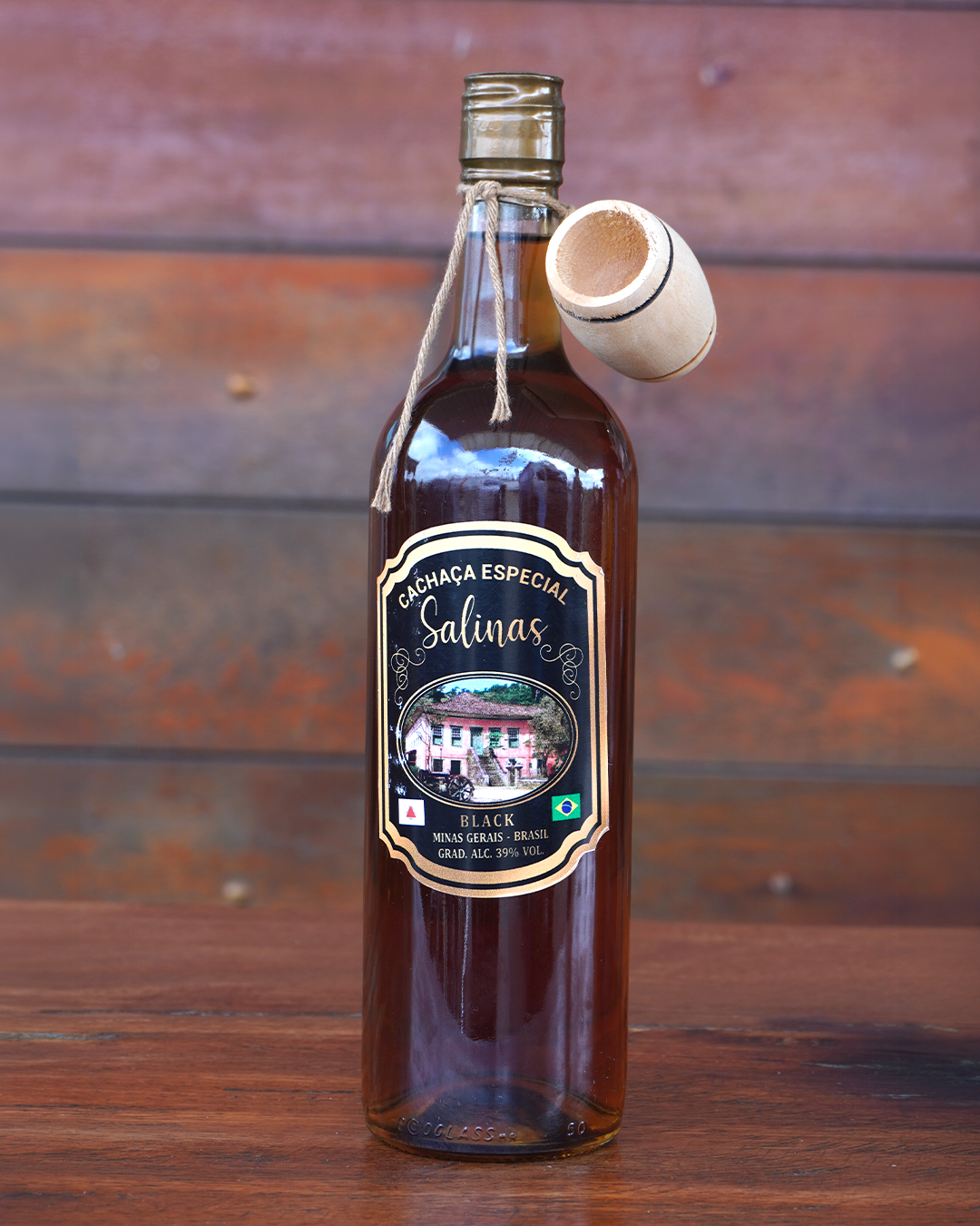 agrupar 13 Garrafa da cachaça Salinas Black Extra Premium 700 ml