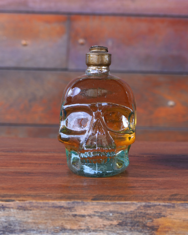 Home Garrafa de cachaça artesanal em formato de caveira